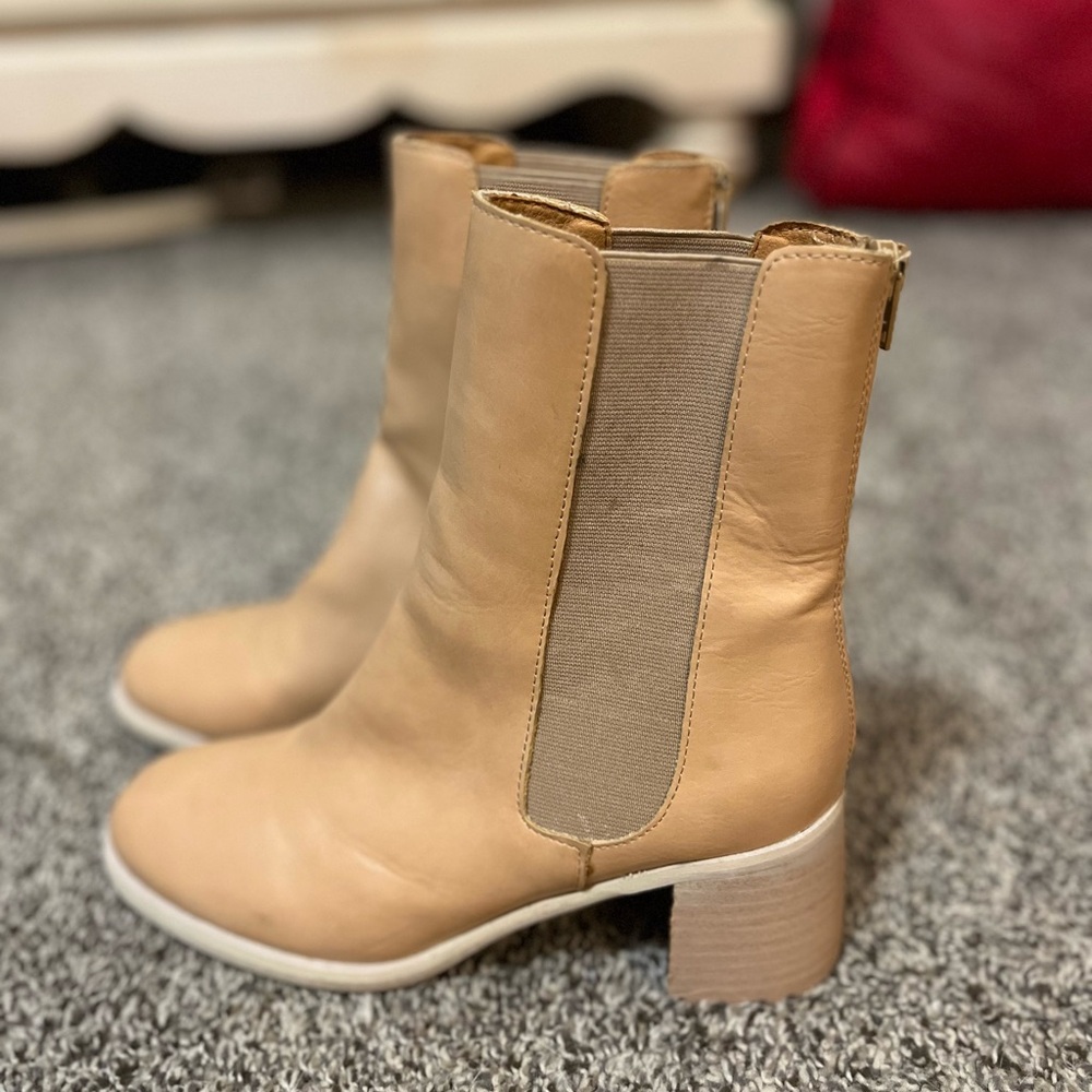 BNWOT Women’s Oasis Society Boots